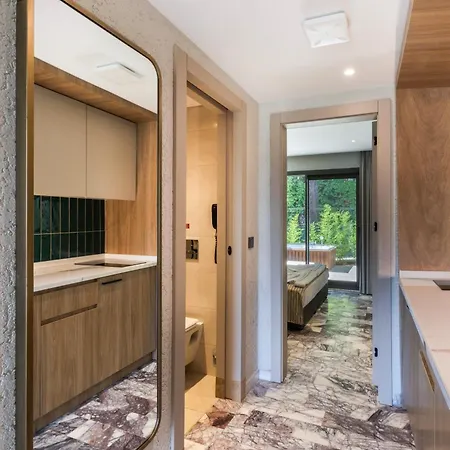 Club Aquarium アパートホテル