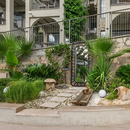 アパートホテル Club Aquarium マルマリス